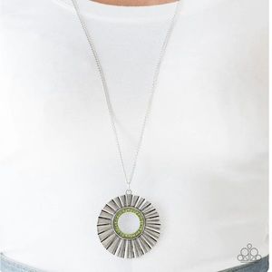 Paparazzi Chicly Centered in Green